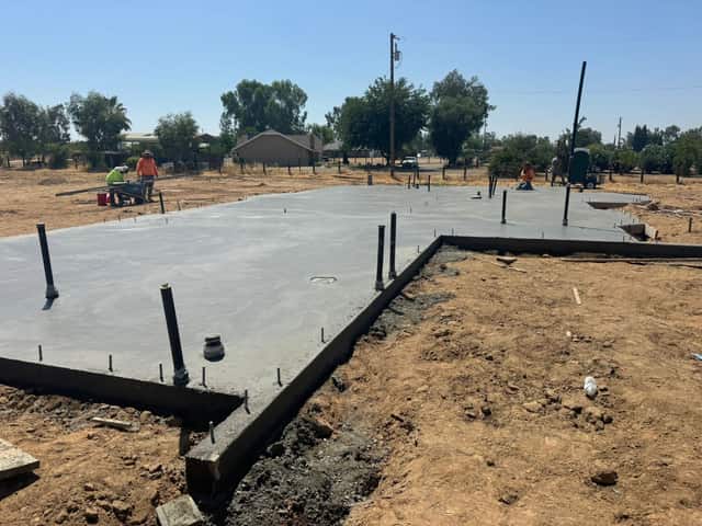 Freshly poured concrete slab and stem walls for a new custom home